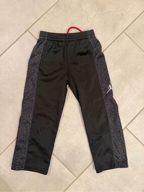 Jordan Therma-FIT Boys XS 4 Black Elephant Print Athletic Pants Jumpman
